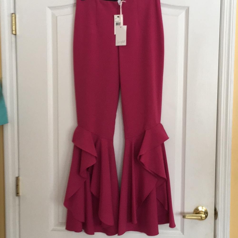 Brand new scripted brand ruffle open crop pants